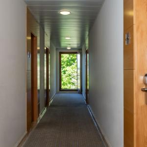 Pasillo de habitaciones del Parador de Puebla de Sanabria
