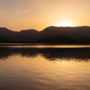 Lago de Sanabria al atardecer cerca del Parador de Puebla de Sanabria