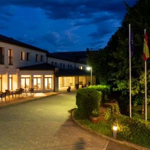 Parador de Puebla de Sanabria por la noche