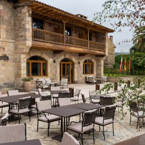 Terraza del exterior del Parador de Santillana Altamira
