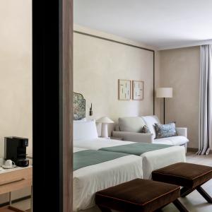 Vista general de habitación del Parador de Santillana Altamira