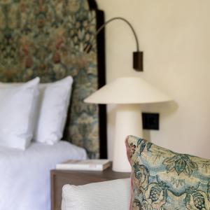 Detalle de habitación del Parador de Santillana Altamira