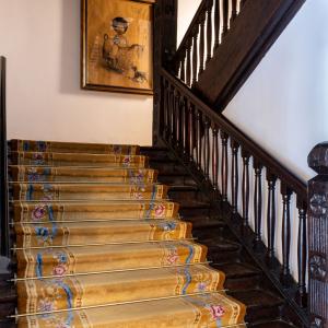 Escalera antigua del Parador de Santillana Gil Blas