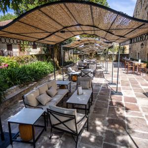 Zona de sombra de la terraza del Parador de Santillana Gil Blas