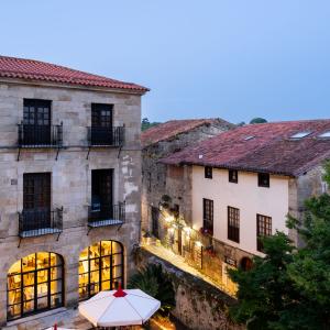 Terraza al anochecer del Parador de Santillana Gil Blas