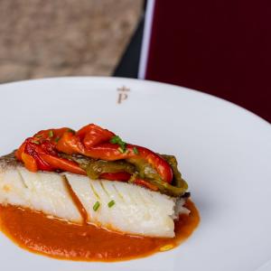 Bacalao confitado a la montañesa del restaurante del Parador de Santillana Gil Blas