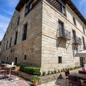 Fachada del Parador de Santillana Gil Blas