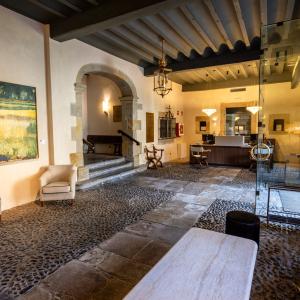 Recepción del Parador Santillana Gil Blas