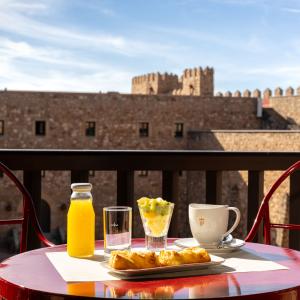 Desayuno en terraza de habitación del Parador de Sigüenza