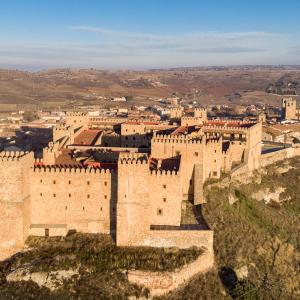 Vista lateral del castillo del Parador de Sigüenza