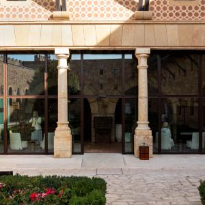 Acceso a la recepción del Parador de Sigüenza