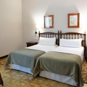 Habitación estándar con dos camas en el Parador de Tordesillas