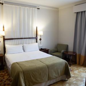 Habitación estándar de cama doble en el Parador de Tordesillas