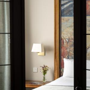 Detalle de habitación superior en el Parador de Trujillo