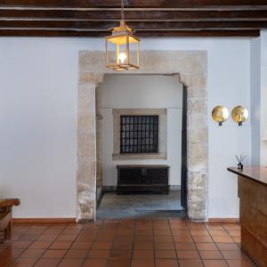 Vista parcial de la recepción del Parador de Trujillo