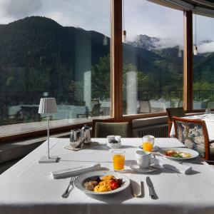 Desayuno con vistas a la montaña en el Parador de Vielha