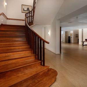 Escaleras desde recepción del Parador de Vielha