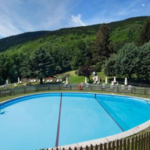 Imagen general de la piscina del Parador de Vielha
