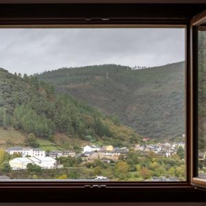 vistas de las montañas desde el Parador de Villafranca del Bierzo