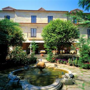 Jardín, fuente y estanque del Parador de Pontevedra