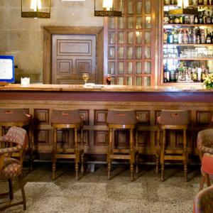 Panorámica de la Cafetería y barra de bar del Parador de Pontevedra