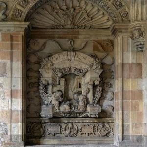 Pieza de Juan de Juni en el claustro del Parador de León, una pieza emblemática del Renacimiento español