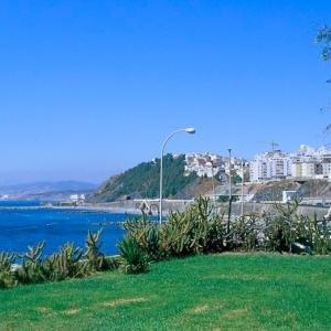Panorámica de la ciudad de Ceuta y el mar desde los jardines del Parador