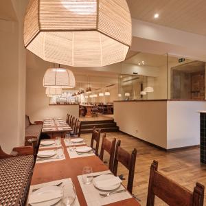 Imagen del interior del restaurante Enxebre del Parador de Santiago de Compostela