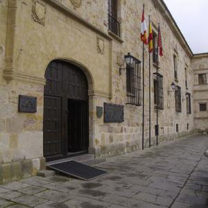 Fachada y entrada principal del Parador de Zamora