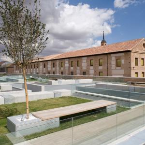 Terrazas ajardinadas en el techo del Parador de Alcalá de Henares