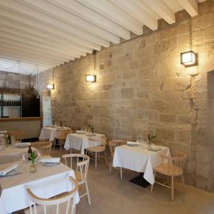 Restaurante y barra del Parador del Castillo de Monterrei 