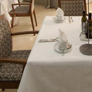 Mesa en el restaurante del Parador de Villafranca del Bierzo