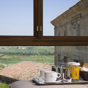 Desayuno con vistas a la llanada alavesa desde el Parador de Argómaniz  
