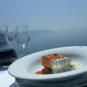 Pescado del mediterráneo en la terraza del restaurante del Parador de Nerja