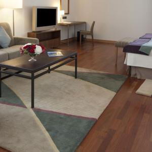 Salón en habitación del Parador de Villafranca del Bierzo