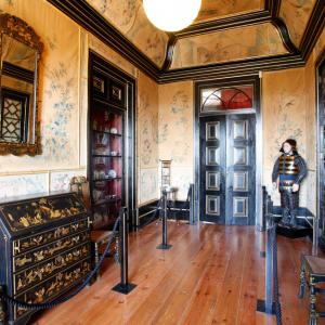 El mobiliario original decora las estancias y pasillos del Parador Casa da Ínsua 