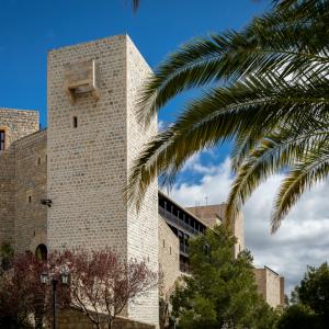 Panorámica de la torre del Castillo al lado del Parador de turismo de Jaén