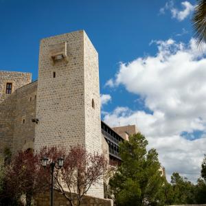 Panorámica de la torre del Castillo al lado del Parador Nacional de turismo de Jaén