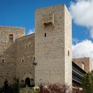 Panorámica de la torre del Castillo al lado del Parador de Jaén
