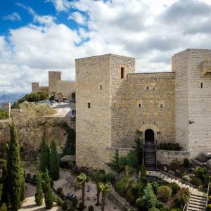 Vista aérea de la fachada del Castillo al lado del Parador de Jaén