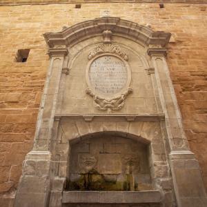 Fuente en el exterior del Parador de Lleida