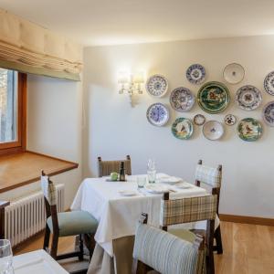 Mesas para cuatro en el Restaurante del Parador de Gredos