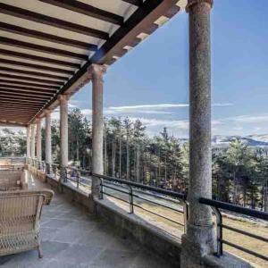 Terraza en balcón a la sierra en el Parador de Gredos