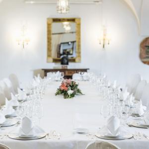 Mesa larga en Salón de banquetes Trajano del Parador de Mérida