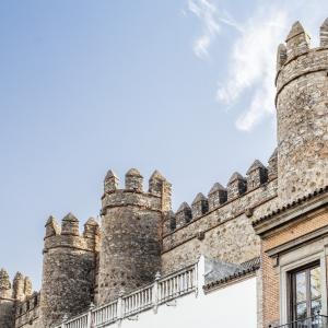 Torres originarias coronadas con almenas del palacio de los Duques de Feria, Parador de Zafra