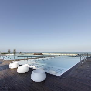 Sistemas de hidroterapia en la piscina del Parador de Cádiz 