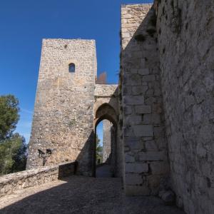 Uno de los arcos anexos a la muralla del castillo
