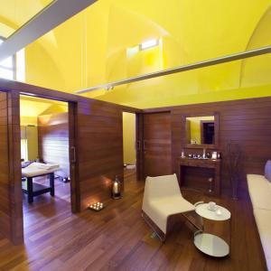 Hall de cabinas de masaje en el SPA y Bienestar del Parador de Alcalá de Henares
