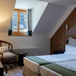 Habitación estándar de matrimonio del Parador de Bielsa
