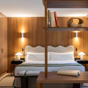 Habitación estándar con cama doble del Parador de Bielsa